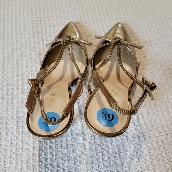 Nine West Gold Women's Shoes - Picture 4 of 10